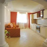 Comfortable Lower Level In With Private Pool