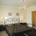 Casa vacanze Comfortable Lower Level In With Private Pool