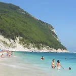 Holiday home Comfortable Lower Level In With Private Pool *