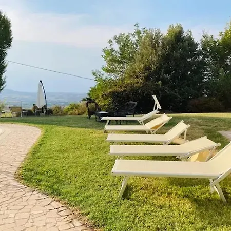 Vakantiehuis Comfortable Lower Level In With Private Pool Montelabbate