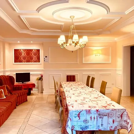 Comfortable Lower Level In With Private Pool * Montelabbate