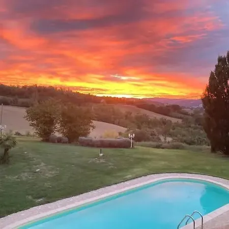 Сasa de vacaciones Comfortable Lower Level In With Private Pool Montelabbate