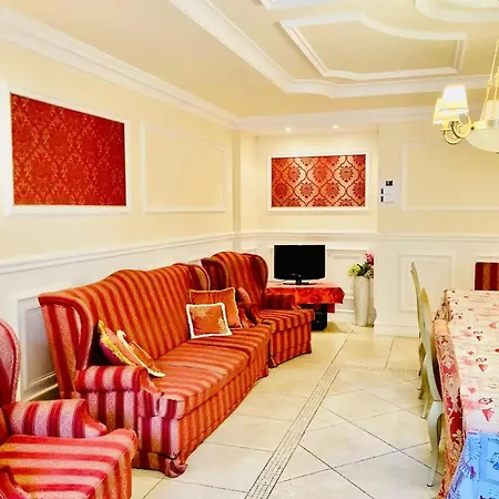 Comfortable Lower Level In With Private Pool *