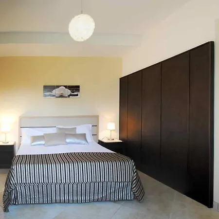 Comfortable Lower Level In With Private Pool Montelabbate