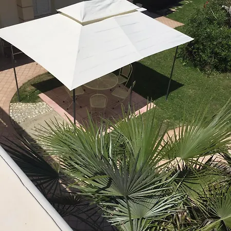 Hébergement de vacances Comfortable Lower Level In With Private Pool Montelabbate