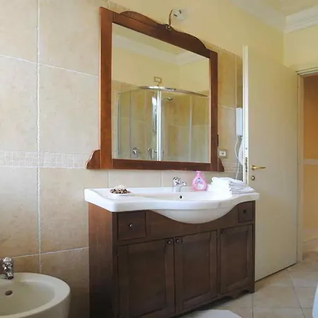 Comfortable Lower Level In With Private Pool Montelabbate