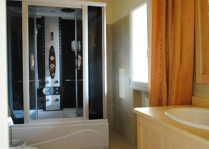 Comfortable Lower Level In With Private Pool
