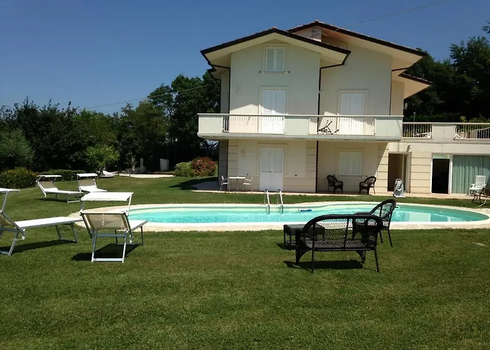 Comfortable Lower Level In With Private Pool 펜션