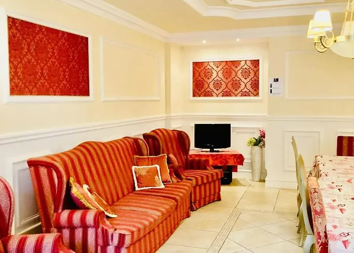 Comfortable Lower Level In With Private Pool *