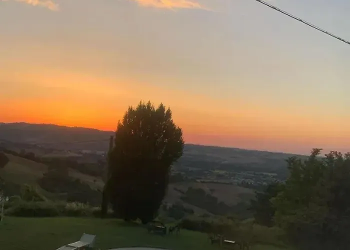 Comfortable Lower Level In With Private Pool Casa vacanze Montelabbate